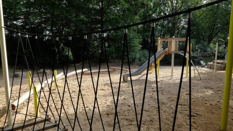 Umbau in Düsseldorf: Spielplatz an der Heiligenhauser Straße in Hassels ist neu eröffnet