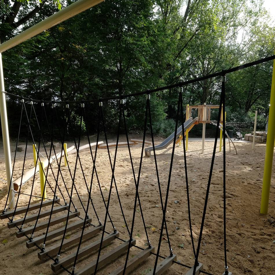 Umbau in Düsseldorf: Spielplatz an der Heiligenhauser Straße in Hassels ist neu eröffnet