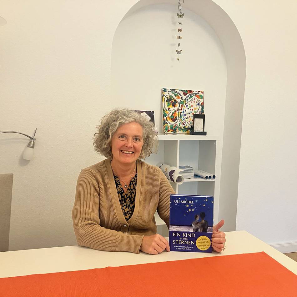 Initiative Schmetterling Neuss: Hebamme schreibt Buch für Sternenkinder