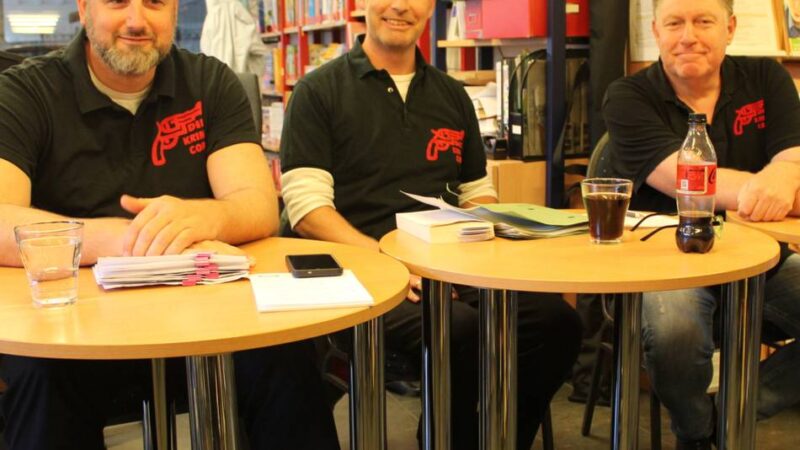 Buchpremiere von echten Polizisten in Neuss: „Man erlebt ja über den Diensttag auch viel Aufregendes“