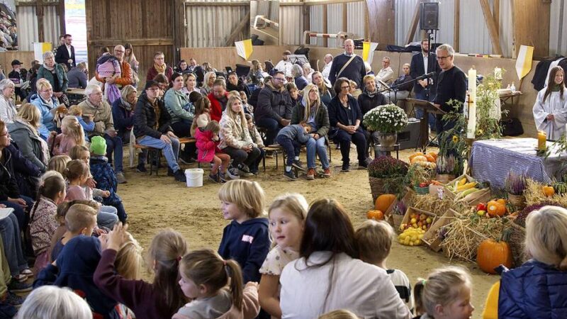In der Budberger Reithalle: Gottesdienst zum Erntedankfest
