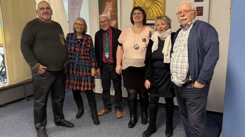 Ausstellung in Hückeswagen: Kunstcafé-Mitglieder zeigen ihre Werke im RBS-Büro