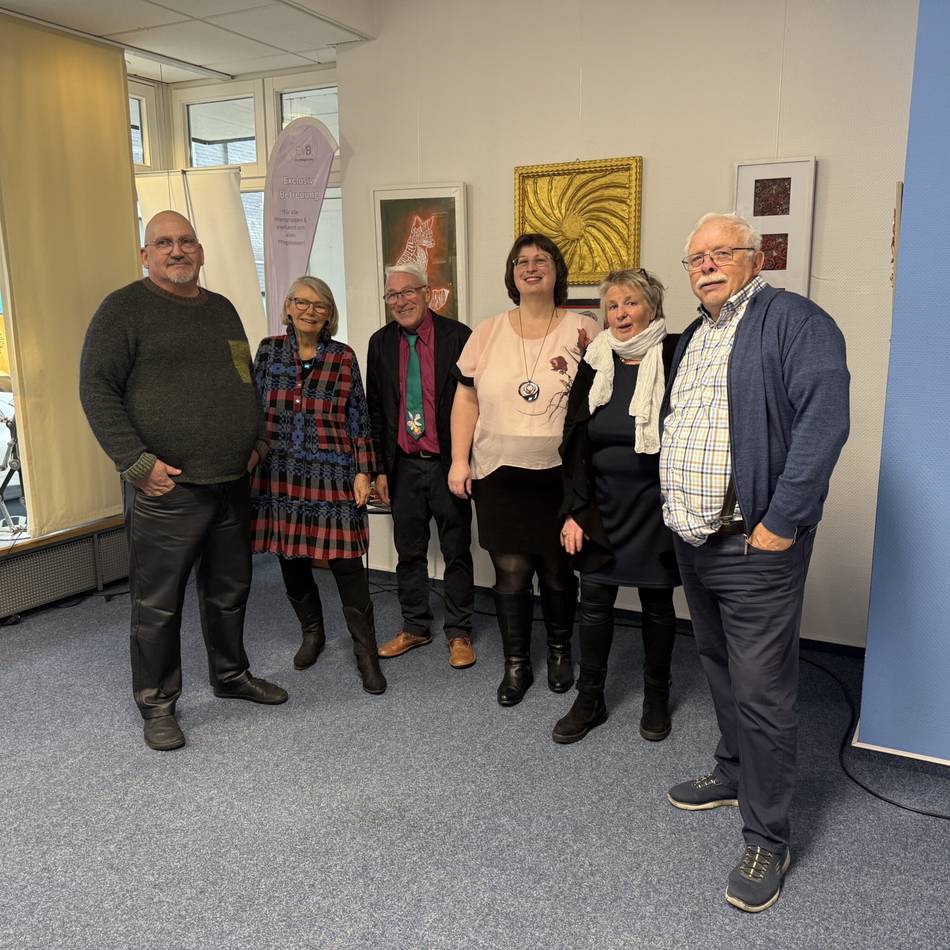 Ausstellung in Hückeswagen: Kunstcafé-Mitglieder zeigen ihre Werke im RBS-Büro
