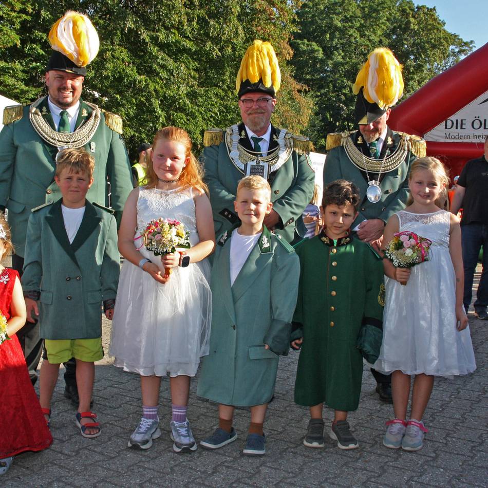 St.-Sebastianus-Bruderschaft Schiefbahn: Anton Ruskowski und Mariella Marx sind Kindermajestäten