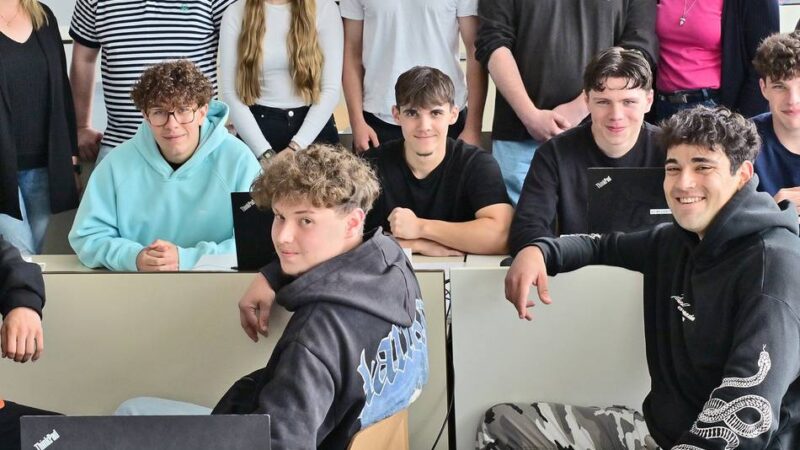 Ausbildungsbotschafter informieren am Rhein-Maas-Berufskolleg in Willich: Azubis erzählen Schülern vom Ausbildungsalltag