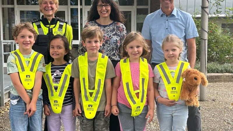 Straßenverkehrssicherheit in Niederkrüchten: Sicherheitskragen für Grundschüler