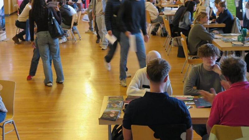 Orientierungshilfe an Schulen: Wie Schüler von Bildungsbörsen profitieren können