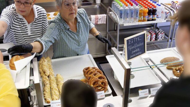 Gemeinde betreibt Mensa selbst: Warum das Essen in der Sekundarschule Alpen wieder beliebt ist