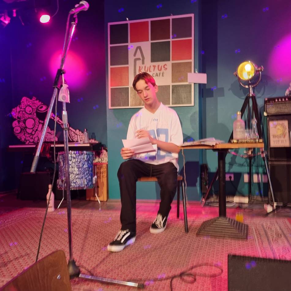 Comedyabend im Café Kultus: „Ist es deutsche Leitkultur, alles zu hassen, was nicht deutsch ist?“