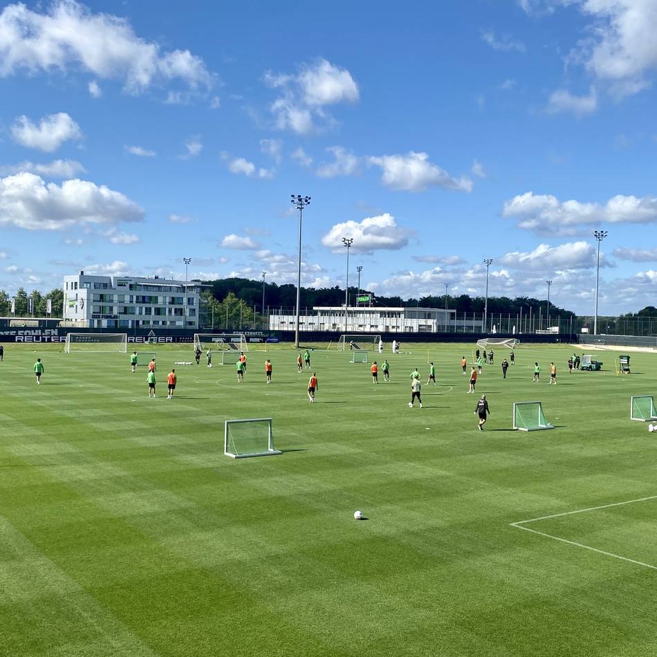 Viel los auf dem Trainingsplatz: Borussia startet mit hoher Talente-Dichte in die Testspiel-Woche