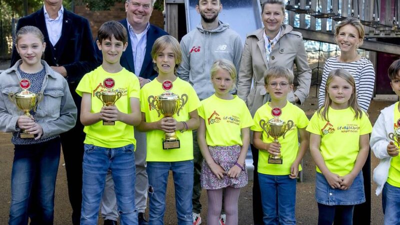 Schulsport in Düsseldorf: Team „Tonnenflitzer“ holt gleich fünf Pokale