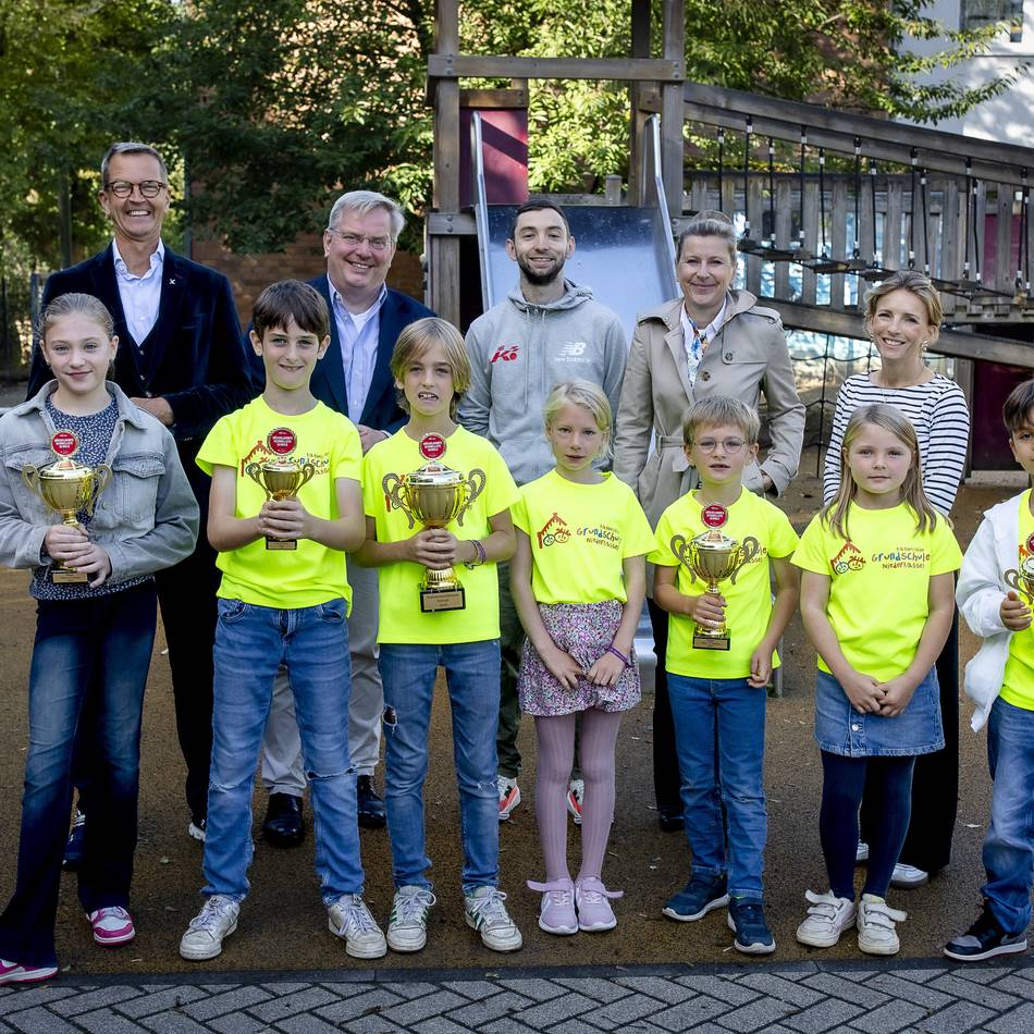 Schulsport in Düsseldorf: Team „Tonnenflitzer“ holt gleich fünf Pokale