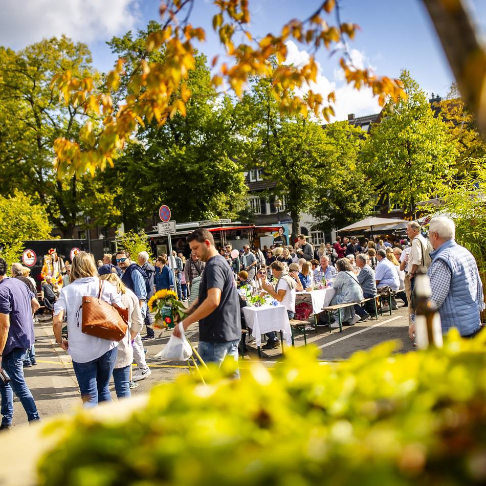 Shopping und Unterhaltung in Meerbusch: Der Sonnenblumensonntag lockt Jung und Alt