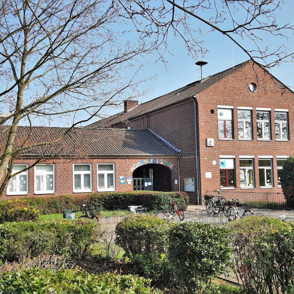 Schulwegsicherung in Meerbusch: Elterntaxis sollen von Adam-Riese-Schule fern bleiben