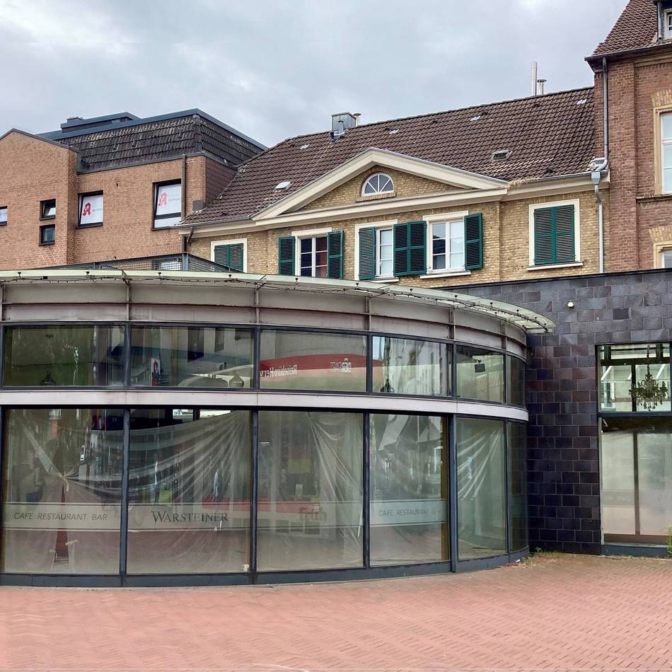 Bürgerantrag in Leverkusen scheitert: Politik lehnt barrierefreien WC-Zugang im Glascafé ab