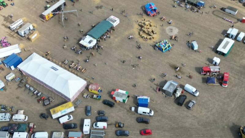 Oldtimer-Traktoren und Autos: Hunderte Trecker beim Treffen in Jüchen
