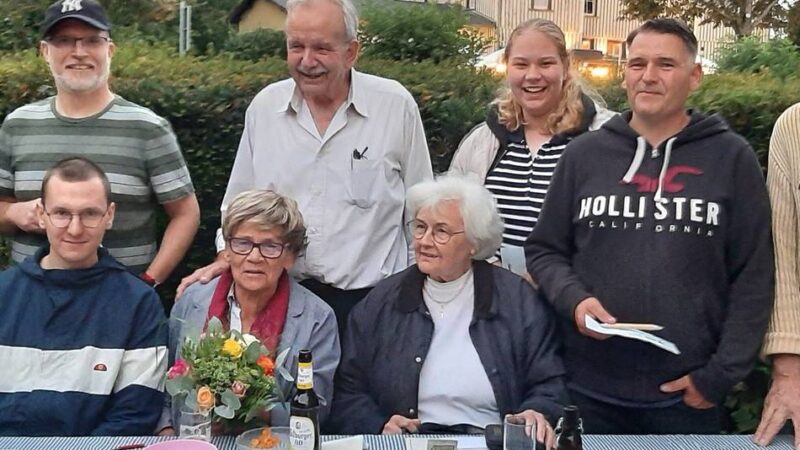 Kirchengemeinden in Meerbusch: Ökumenischer Stammtisch unterstützt Notfallseelsorge mit Spende