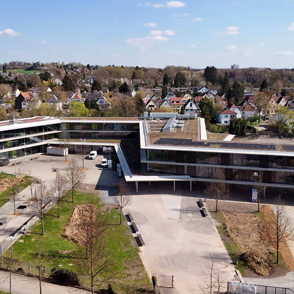 Vier Jahre nach der Flut in Leverkusen: Realschule feiert Rückkehr an Wiembachallee