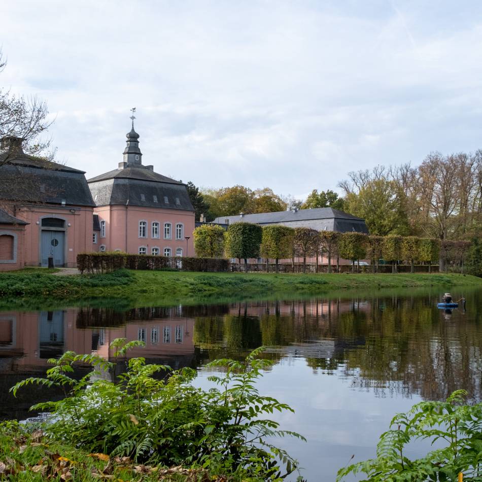 Schloss Wickrath in Mönchengladbach: Ein rosa Schloss mit wechselvoller Vergangenheit