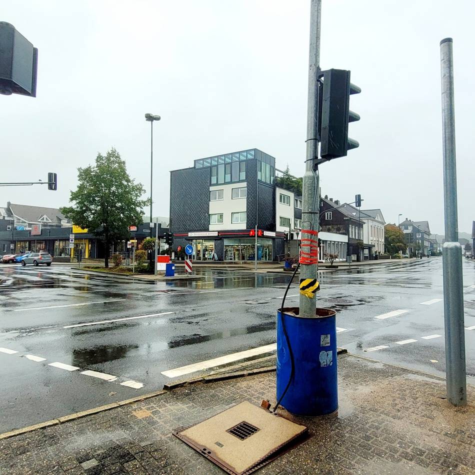 Ampelanlage in Hückeswagen: Masten-Provisorien für die große Kreuzung im Zentrum