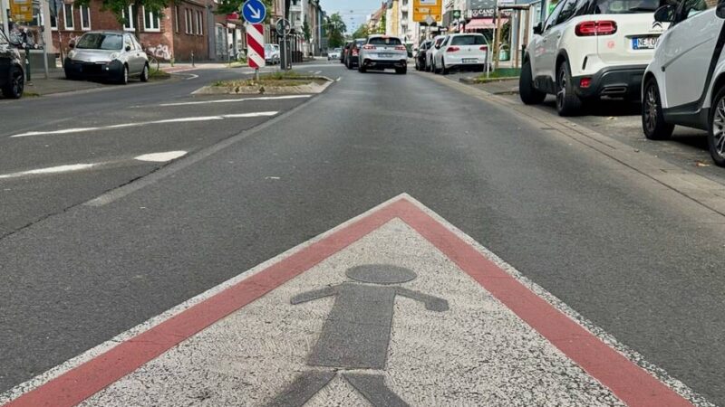Polizei Düsseldorf: 14-Jähriger schwer verletzt nach Unfall in Oberbilk
