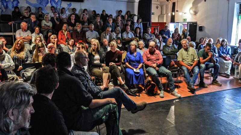 Workshops für Jugendliche: Kreativ durch die Herbstferien im Theater im Fluss