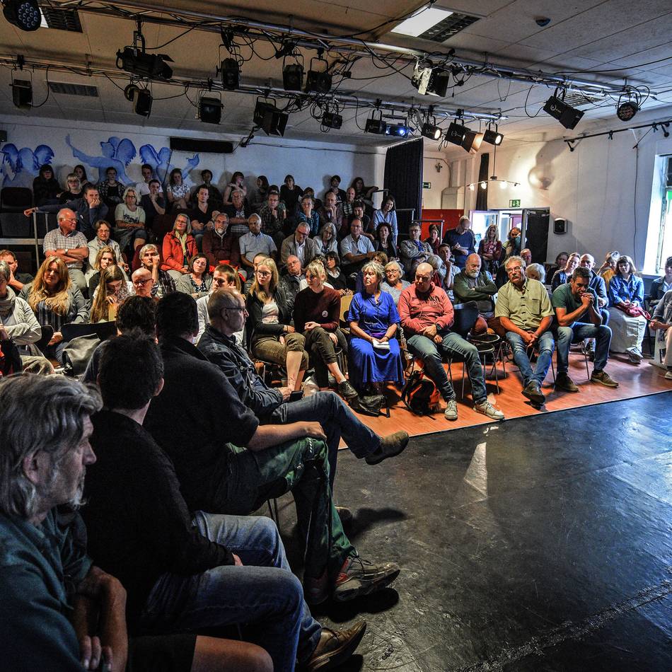 Workshops für Jugendliche: Kreativ durch die Herbstferien im Theater im Fluss