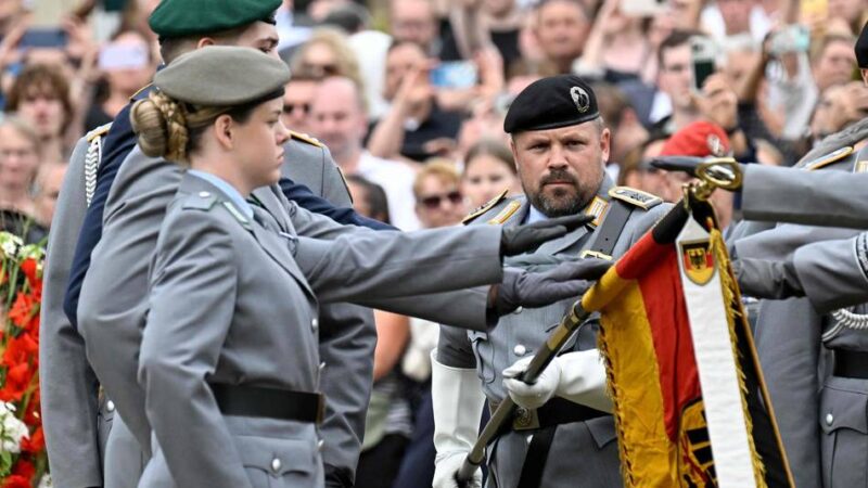 Historisches Ereignis in Düsseldorf: Panzer, Politiker und ein feierlicher Schwur