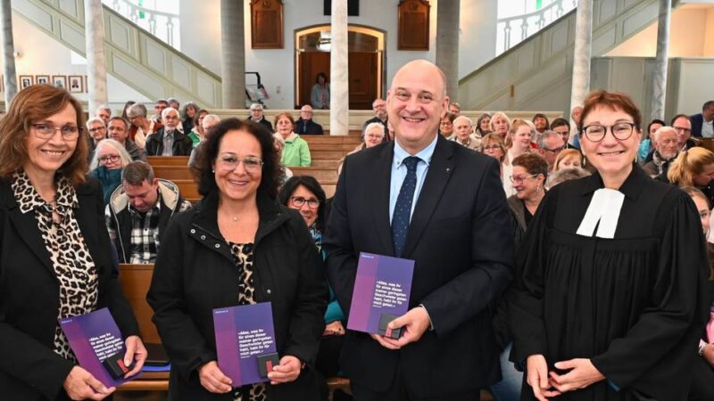 Diakoniegottesdienst in Radevormwald: Kronenkreuz-Verleihung mit einer Überraschung