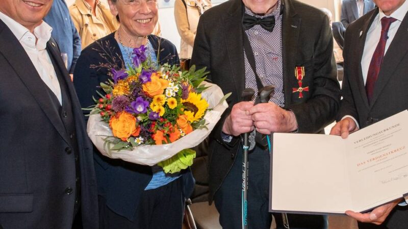 Feierstunde im Rathaus von Neuss: Auszeichnung für einen Frontmann der Parkinson-Vereinigung