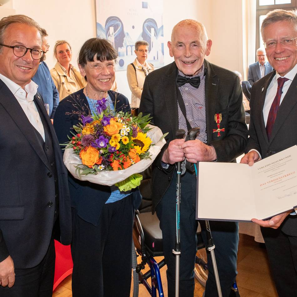 Feierstunde im Rathaus von Neuss: Auszeichnung für einen Frontmann der Parkinson-Vereinigung