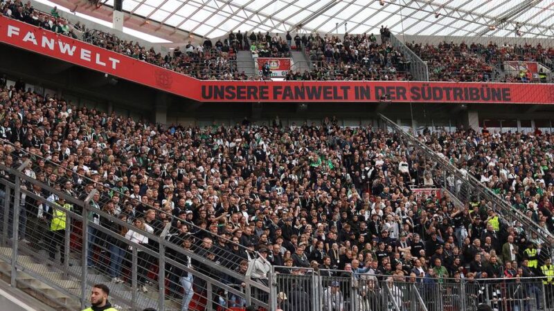 Streit um Fahne: Gladbach-Ultras verlassen Leverkusener Stadion noch vor dem Anpfiff