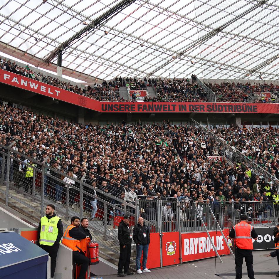 Streit um Fahne: Gladbach-Ultras verlassen Leverkusener Stadion noch vor dem Anpfiff