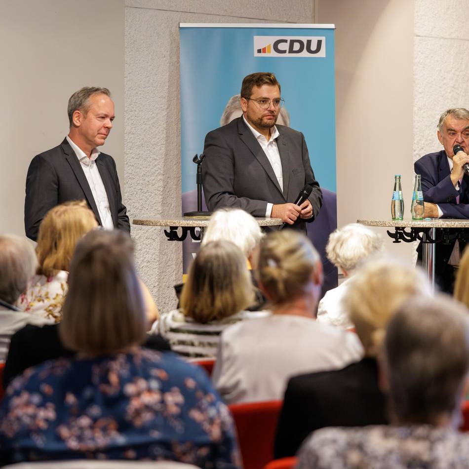 Politik in Radevormwald: Minister Herbert Reul zu Gast im Rader Bürgerhaus