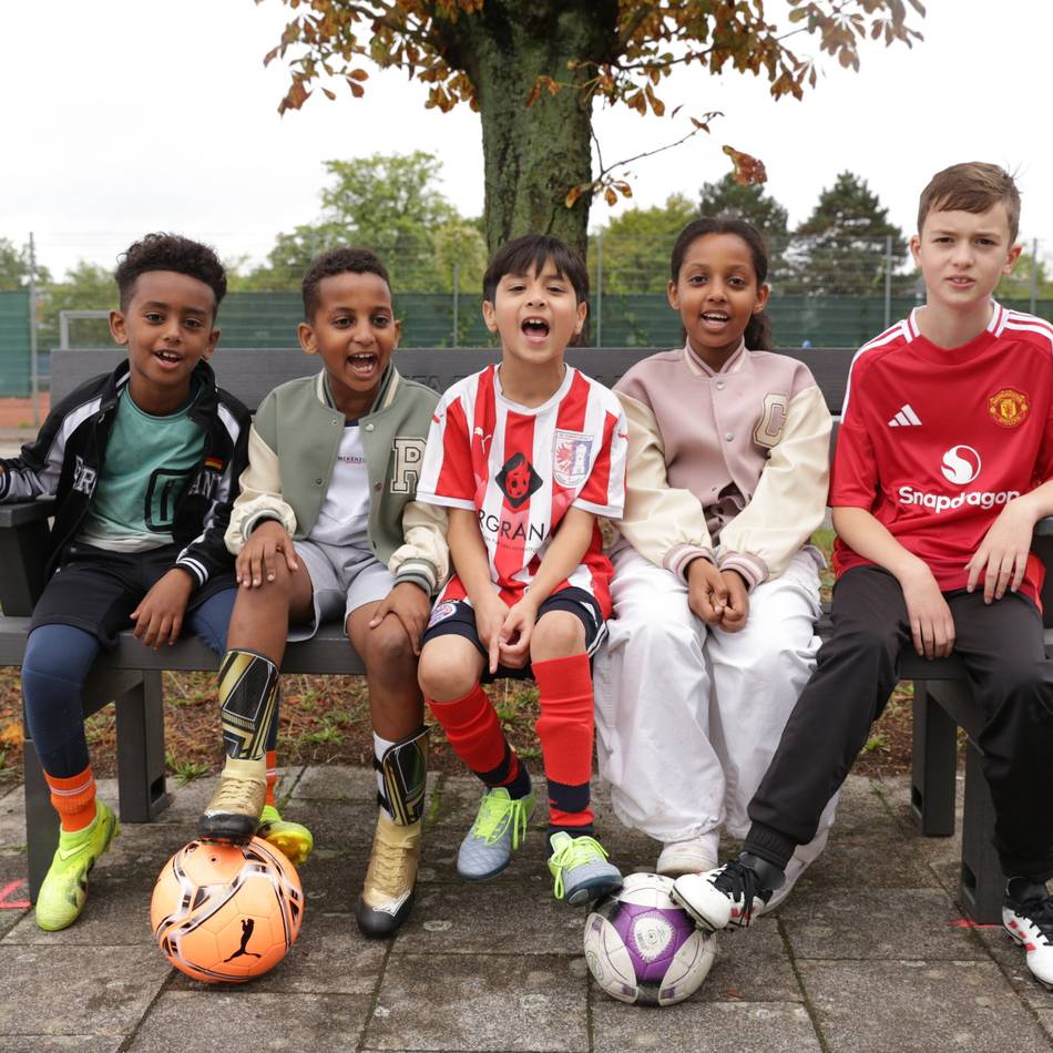 Nachhaltigkeit in Düsseldorf: Bezirkssportanlagen bekommen EURO 2024-Bänke