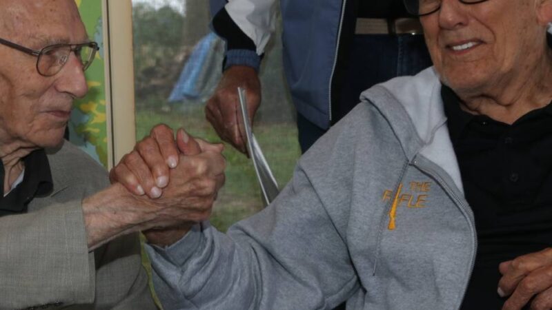 Begegnung mit Zeitzeugen: Dieter von Levetzow gibt Kindern seine Botschaft für die Zukunft mit