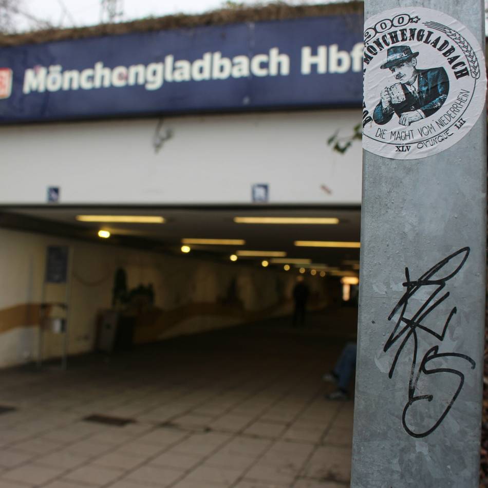 Am Gladbacher Hauptbahnhof: Entflohener Straftäter versteckt sich im Gebüsch