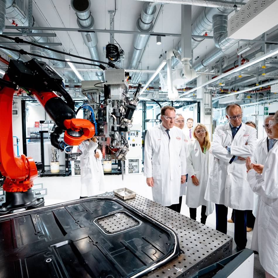 „Müssen über den Industriestrompreis reden“: Der Kanzler studiert bei Henkel die Lage der Chemie