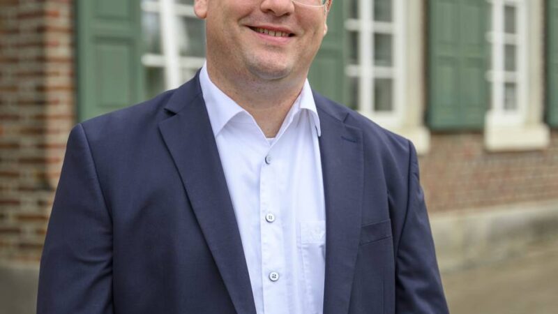Philipp Sieben wird neuer Bürgermeister: Euphorie und Schock nach Wahlbeben in Jüchen