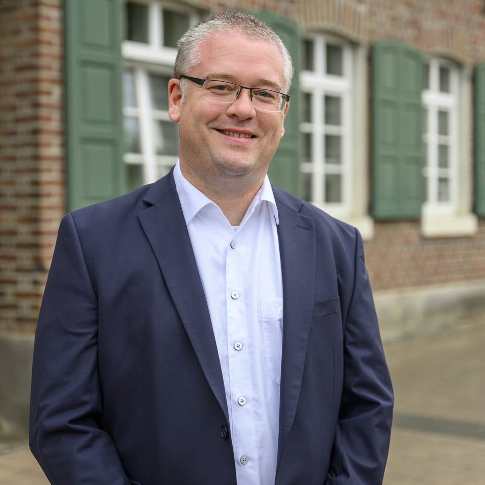 Philipp Sieben wird neuer Bürgermeister: Euphorie und Schock nach Wahlbeben in Jüchen