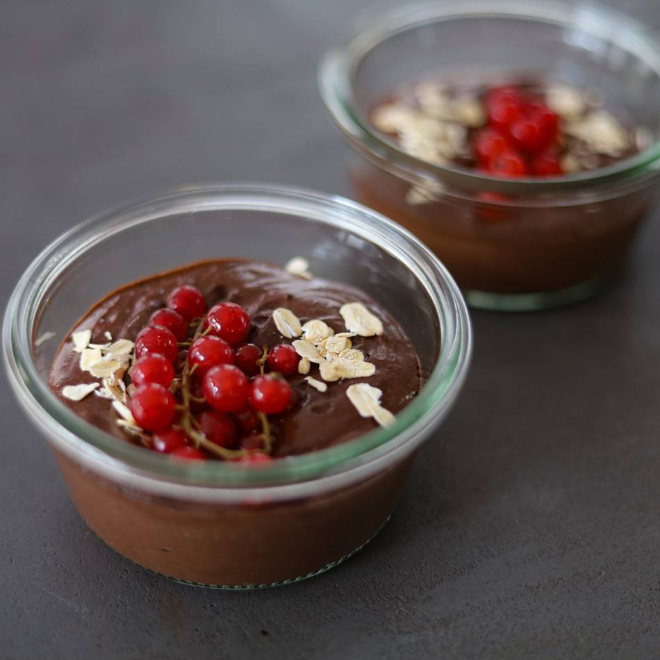 Flashmob an der Kniebrücke: In Düsseldorf wird Pudding mit der Gabel gegessen – was ist da los?