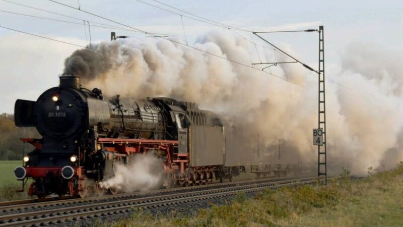 Wie mit dem Polarexpress: Mit der Dampflok von Mönchengladbach bis zum Weihnachtsmarkt ins Münsterland