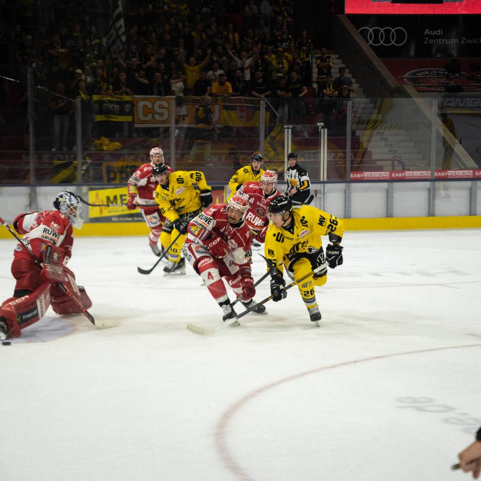 1:4 in Crimmitschau: Stark angefangen, stark nachgelassen – Pinguine verpatzen den Saisonauftakt