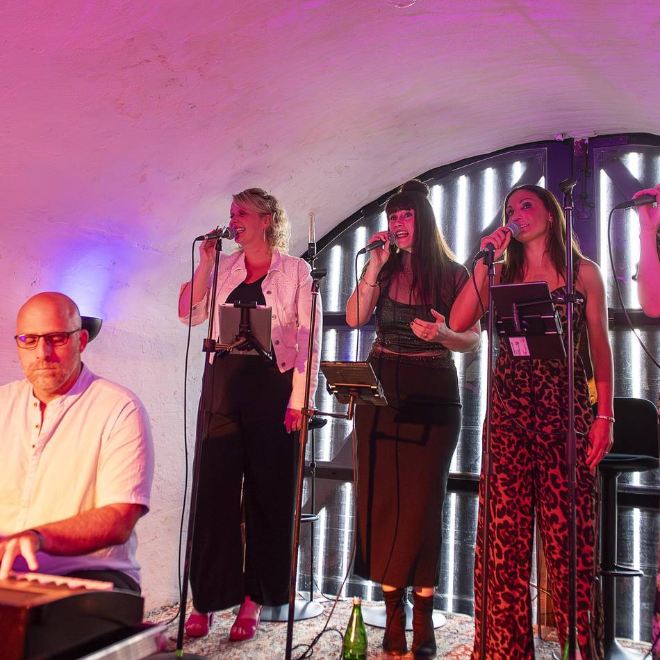 Konzert in Steprather Mühle: „Pure.“ begeistert mit lauschigen Klassikern