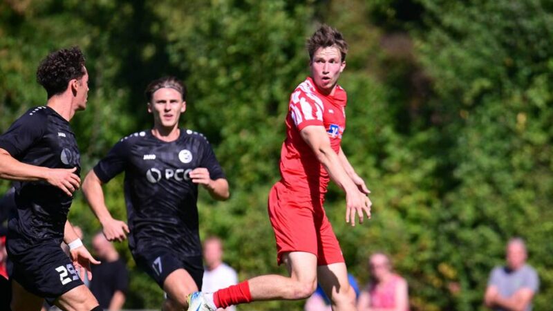 SV Sonsbeck gegen VfB Homberg: Niklas Binn erzielt das Derby-Siegtor