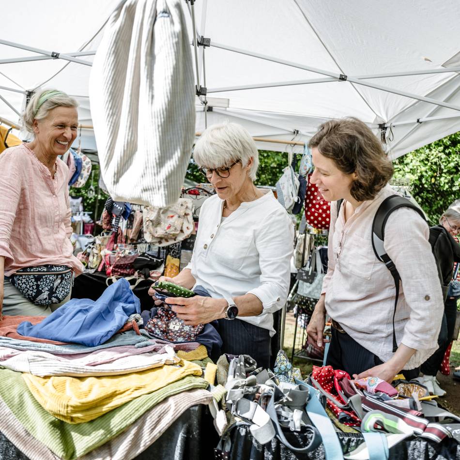 Markt des Allgemeinen Bürgervereins: Von Holzschuhen bis Schmuck – Handwerker präsentieren Selbstgemachtes in Urdenbach