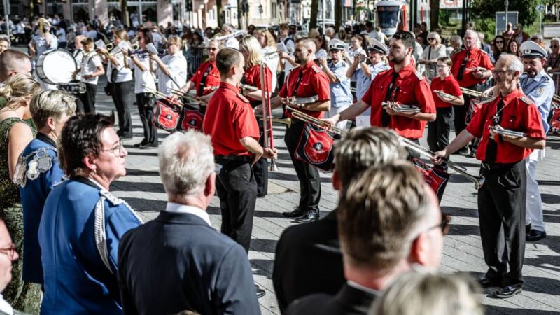Auf dem Kamper Acker in Düsseldorf: Holthausener Schützen feiern ihr Jubiläum mit einer großen Parade