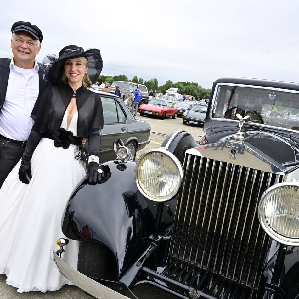 Auf dem Markt und am Flughafen: An einem Wochenende zwei Oldtimer-Shows in Mönchengladbach