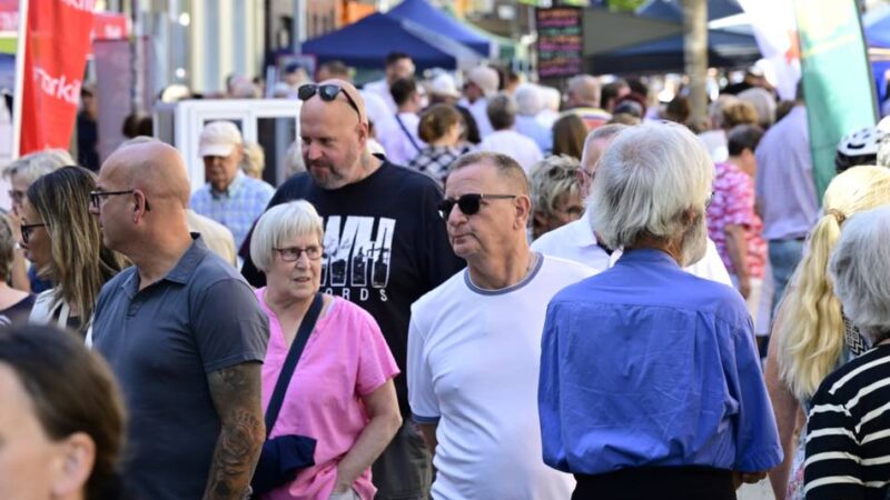 Buntes Treiben in Mönchengladbach: Sommerstimmung auf dem Herbstmarkt in Giesenkirchen