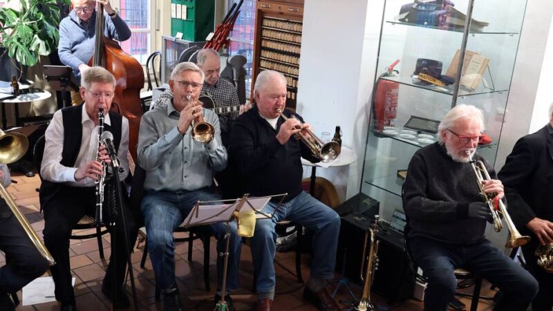 Musik in Korschenbroich: Große Combo mit drei Trompeten und viel Charme